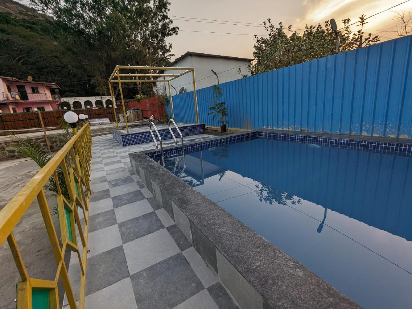 Blue Bell Homestay Lonavala Eksteriør billede