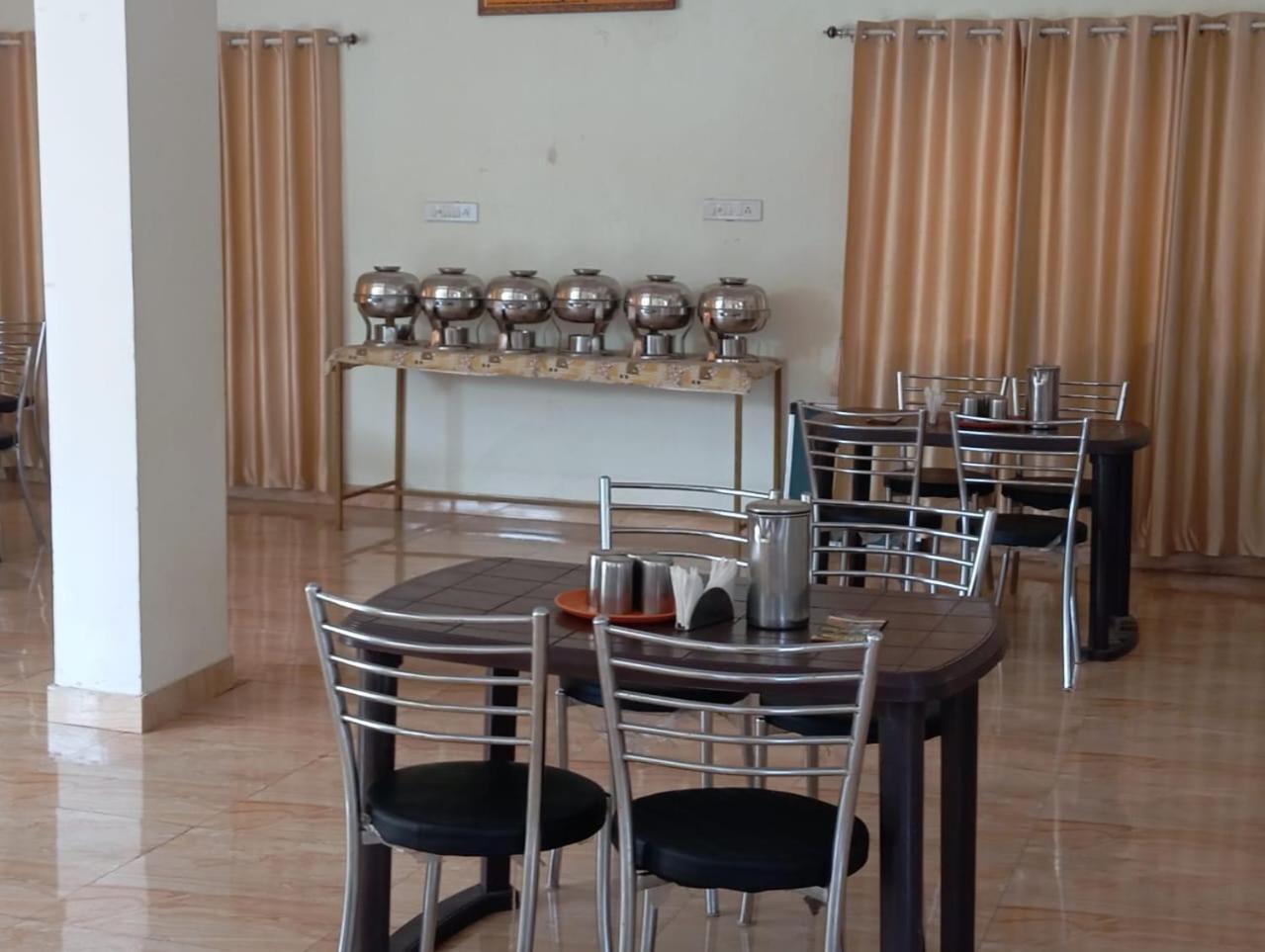 Blue Bell Homestay Lonavala Eksteriør billede