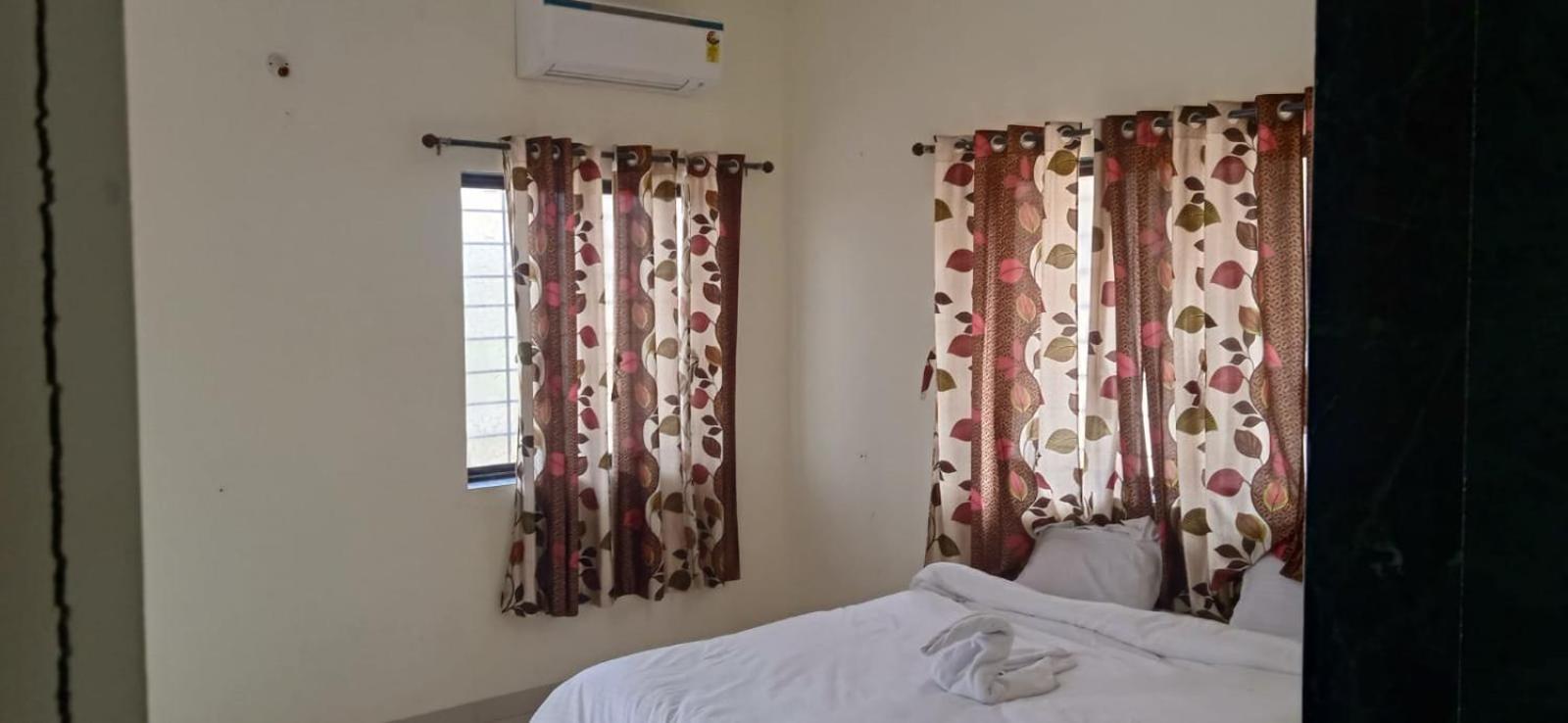 Blue Bell Homestay Lonavala Eksteriør billede