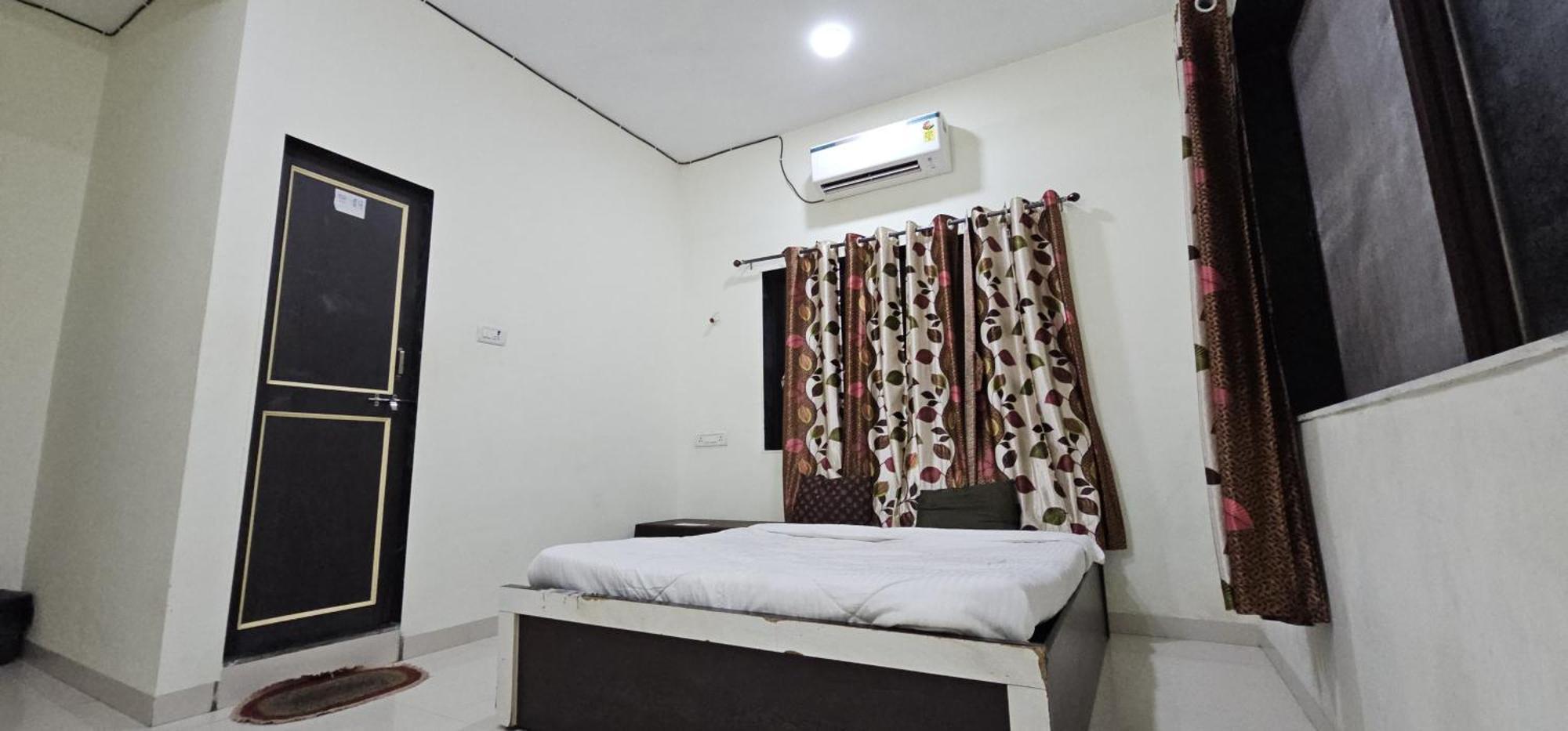 Blue Bell Homestay Lonavala Eksteriør billede