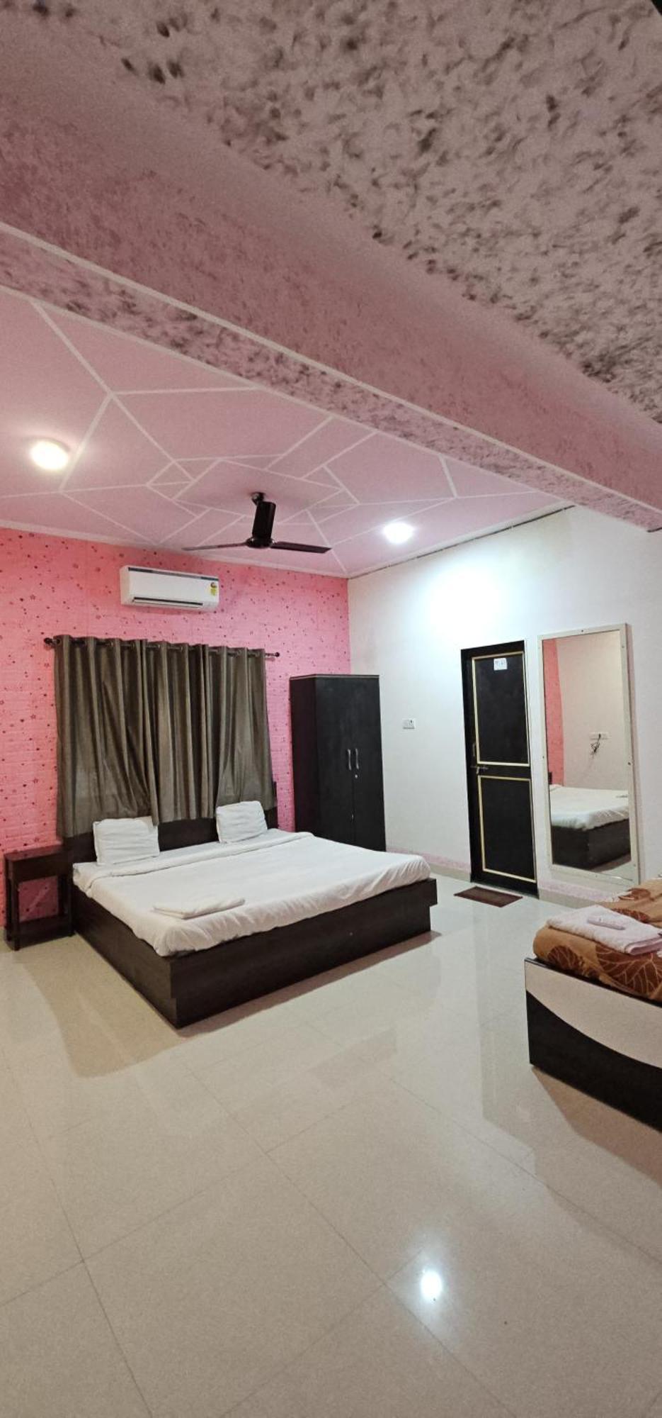 Blue Bell Homestay Lonavala Eksteriør billede