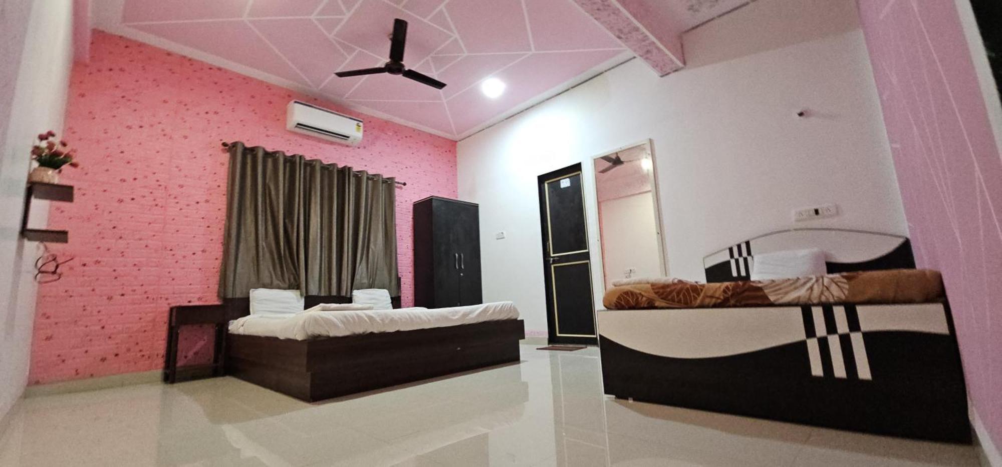Blue Bell Homestay Lonavala Eksteriør billede